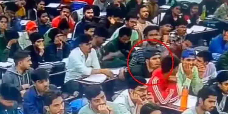 കോച്ചിങ് ക്ലാസിലിരിക്കവെ ഹൃദയാഘാതം; 18 കാരൻ കുഴഞ്ഞു വീണു മരിച്ചു