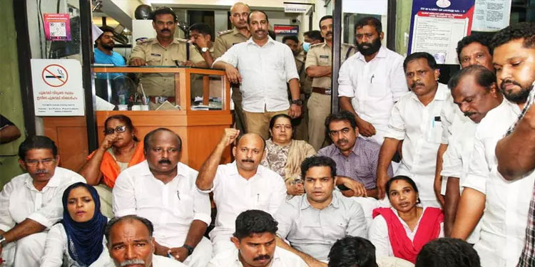 കോൺഗ്രസ് നേതാക്കൾക്കെതിരെ കലാപാഹ്വാനത്തിന്​ കേസ്; പൊലീസ്​ സ്​റ്റേഷൻ കത്തിക്കുമെന്ന്​ ഭീഷണിപ്പെടുത്തിയെന്ന്​