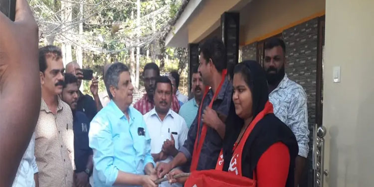 മനുഷ്യച്ചങ്ങലയ്ക്ക് ഐക്യദാർഢ്യം: കോൺഗ്രസ് കുടുംബവും  കണ്ണിയാകും