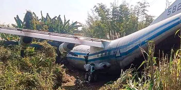 മ്യാന്മർ സൈ​നി​ക വിമാനം മിസോറമിൽ തകർന്നുവീണു; എട്ടുപേർക്ക് പരിക്ക്