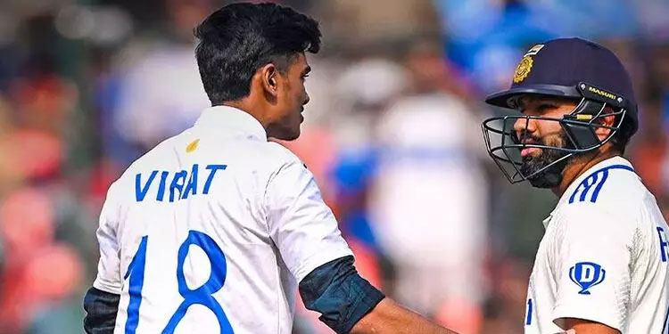 ബാറ്റിങ്ങിനിടെ ഗ്രൗണ്ടിലെത്തി രോഹിത്തിന്‍റെ കാൽതൊട്ട് ആരാധകൻ ‘വിരാട്’; വിഡിയോ വൈറൽ