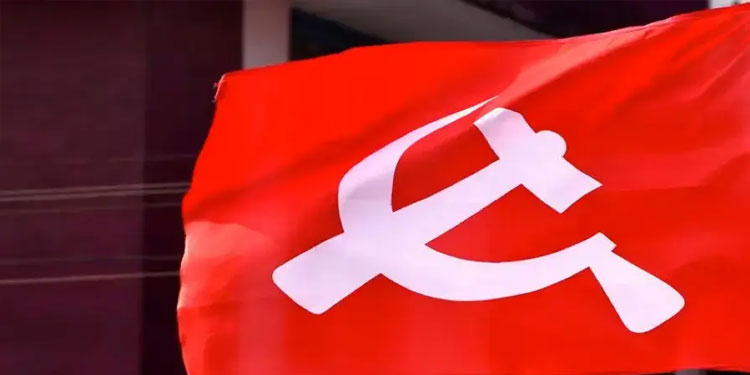 കൈത്താങ്ങായി സിപിഐ എം; ചുരക്കുളം പെൺകുട്ടിയുടെ കുടുംബത്തിന്റെ 11 ലക്ഷം കൈമാറി