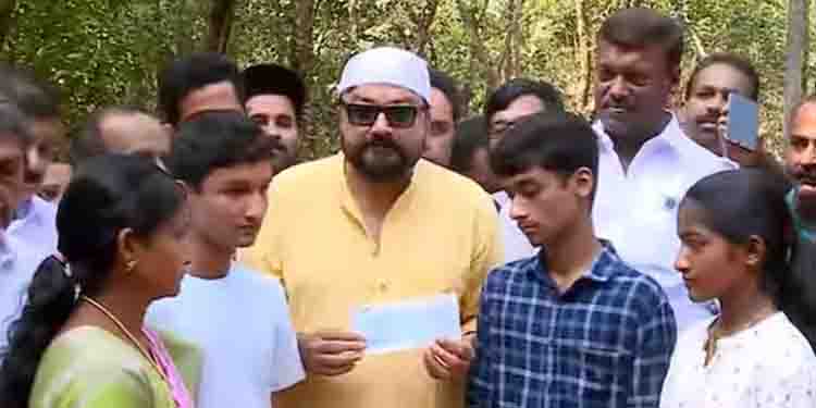 ആറ് വര്‍ഷം മുന്‍പ് ഇതേ അവസ്ഥയിലൂടെ കടന്നുപോയ ആളാണ് ഞാന്‍…മാത്യുവിനും ജോര്‍ജിനും അഞ്ച് ലക്ഷം രൂപ കൈമാറി ജയറാം