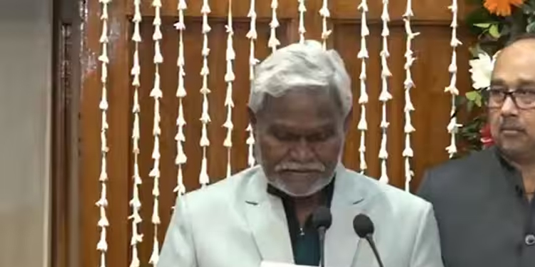 ചംപായ് സോറൻ ജാര്‍ഖണ്ഡ് മുഖ്യമന്ത്രിയായി സത്യപ്രതിജ്ഞ ചെയ്തു