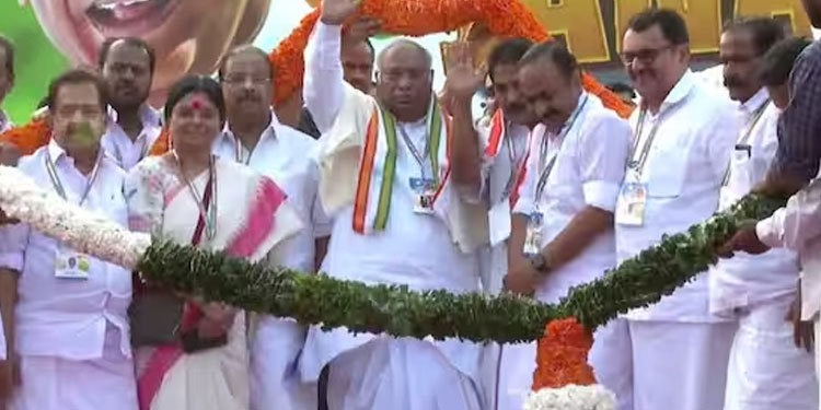 400 നിന്ന് 1600 ലെത്തി ഗ്യാസ് വില, ഓരോ മണിക്കൂറിലും 51 സ്ത്രീകൾ അക്രമിക്കപ്പെടുന്നു; മോദിക്കെതിരെ ഖർഗെ