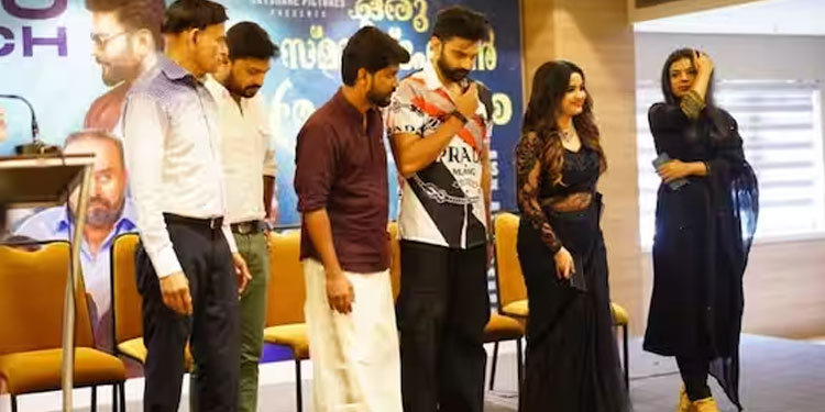 ആരതി പൊടി ഗായിക; ‘ഒരു സ്മാർട്ട് ഫോൺ പ്രണയം’ വരുന്നു