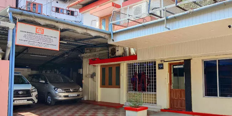 മാസപ്പടി വിവാദം: സി.എം.ആർ.എൽ ഓഫിസിൽ എസ്.എഫ്.ഐ.ഒ റെയ്‌ഡ്