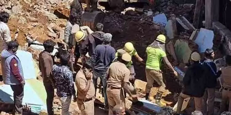 ഊട്ടിയിൽ നിർമാണ ജോലിക്കിടെ മണ്ണിടിഞ്ഞ് ആറ് സ്ത്രീകൾക്ക് ദാരുണാന്ത്യം