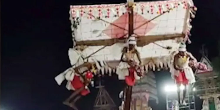 ഗരുഡന്‍ തൂക്കത്തിനിടെ കുഞ്ഞ് നിലത്ത് വീണു