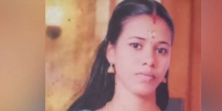 ഉത്സവം കണ്ട് മടങ്ങവേ സ്കൂട്ടർ മറിഞ്ഞ് അപകടം: യുവതി മരിച്ചു; ഭർത്താവിനും മക്കൾക്കും പരിക്ക്