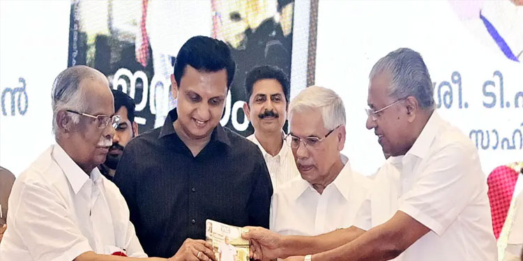 വി കെ സിയുടെ ആത്മകഥ ‘ഇനിയും നടക്കാം ‘: മുഖ്യമന്ത്രി പിണറായി വിജയന് പുറത്തിറക്കി