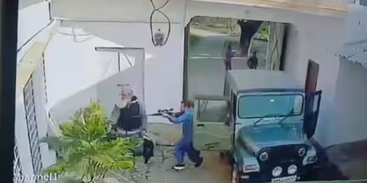 ബന്ധുക്കളുടെ വസ്തു തര്‍ക്കം അതിരുവിട്ടു; കാറിലെത്തി തുരുതുരാ വെടിവെപ്പ്, ഒരു കുടുംബത്തിലെ 3 പേർ മരിച്ചു