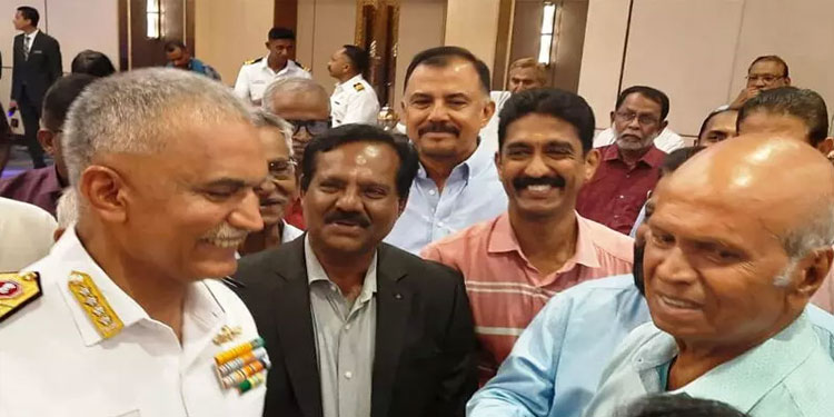 ഒരുവട്ടം കൂടി ആ പഴയ വിദ്യാലയത്തിലേക്ക് നാവികസേനയുടെ തലവൻ ഹരികുമാർ എത്തി