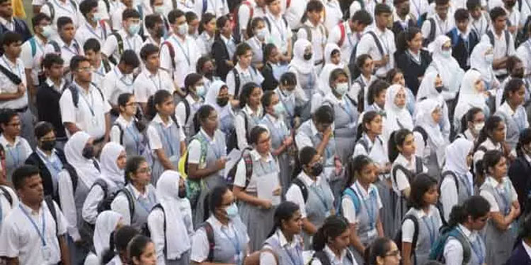 അടുത്ത അധ്യയന വർഷത്തെ വിദ്യാഭ്യാസ കലണ്ടറിൽ പ്രവൃത്തിദിനങ്ങൾ 220ൽ കുറയരുതെന്ന് ഹൈകോടതി