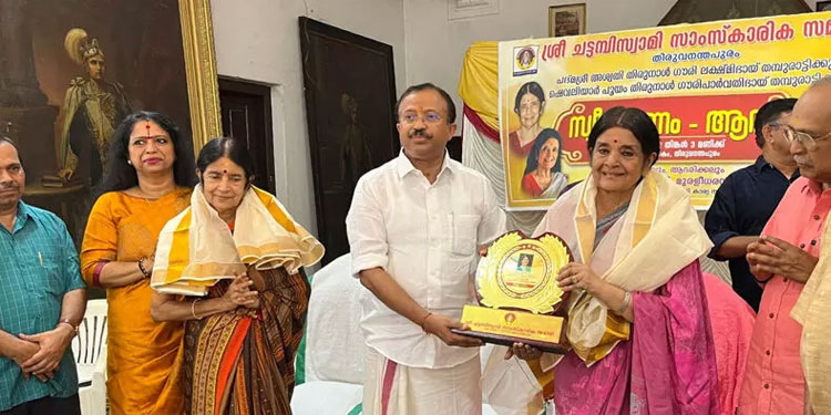 വനിതാമുന്നേറ്റത്തിൽ തിരുവിതാംകൂര്‍ രാജവംശ പങ്ക് ആദരവോടെ ഓര്‍ക്കുമെന്ന് വി. മുരളീധരൻ: ‘അണാപ്പൈസ തൊടാതെ പത്മനാഭ ക്ഷേത്രസ്വത്തിന് കാവലായ കൊട്ടാരം അദ്ഭുതം’