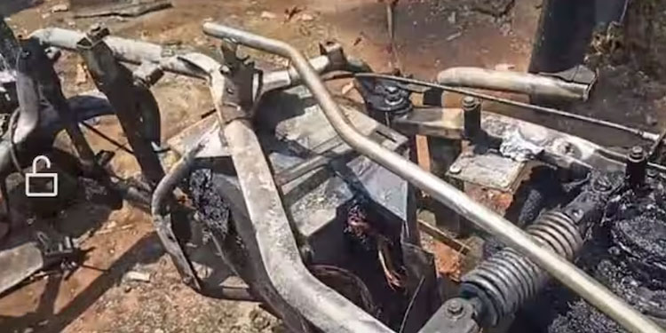 തിരുവനന്തപുരത്ത് സര്വീസ് കഴിഞ്ഞ് വീട്ടിലെത്തിച്ച ഇ-സ്കൂട്ടര് കത്തി നശിച്ചു; വീടിന് ലക്ഷങ്ങളുടെ നാശനഷ്ടം