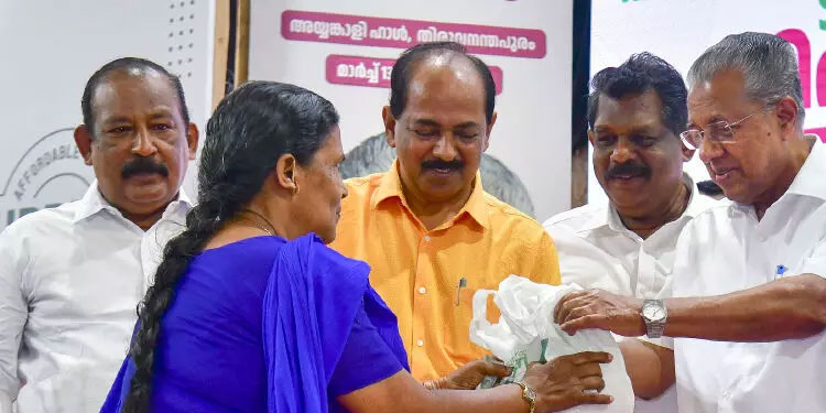 ഭാരത്​ അരിക്ക്​ കേന്ദ്രം 10.41 രൂപ ലാഭം ഈടാക്കുന്നു -മുഖ്യമന്ത്രി​