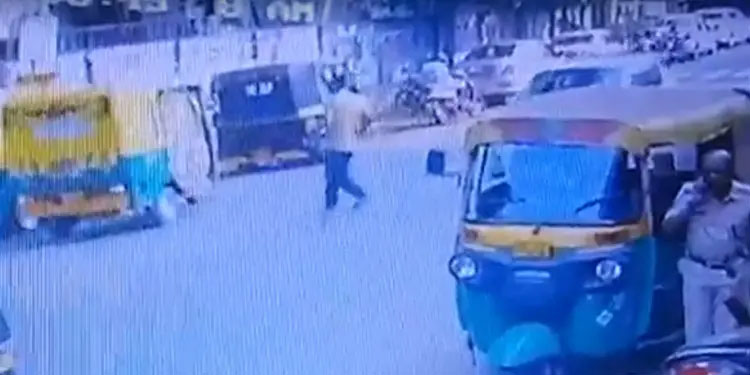 ആലുവ നഗരമധ്യത്തില്‍ യുവാവിനെ തട്ടിക്കൊണ്ട് പോയി