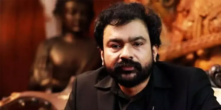 മോഷണ പരാതി: മോന്‍സന്‍ മാവുങ്കലിന്റെ വീട്ടില്‍ ക്രൈംബ്രാഞ്ച് പരിശോധന