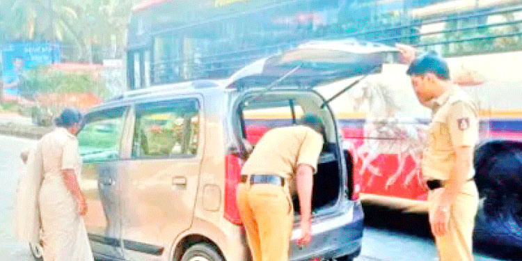 ലോ​ക്സ​ഭ തെ​ര​ഞ്ഞെ​ടു​പ്പ് പെ​രു​മാ​റ്റ​ച്ച​ട്ടം: അ​തി​ർ​ത്തി​യി​ൽ വാ​ഹ​ന പ​രി​ശോ​ധ​ന തു​ട​ങ്ങി