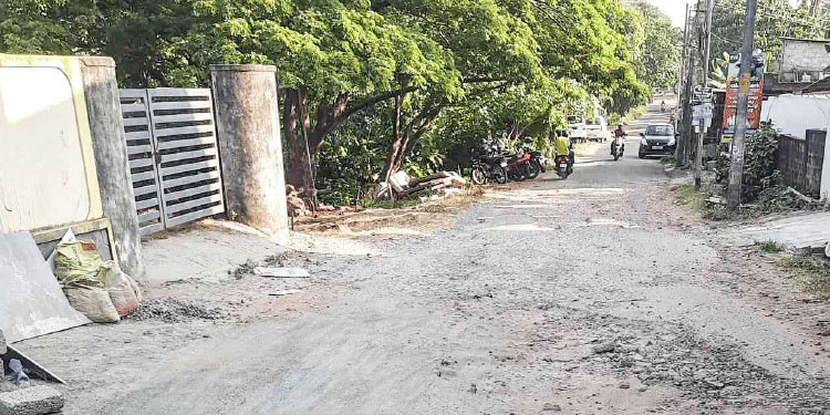 പൈപ്പ്‌ലൈൻ റോഡ് നവീകരിച്ചാൽ ആലുവ-പാലാരിവട്ടം യാത്ര എളുപ്പമാകും
