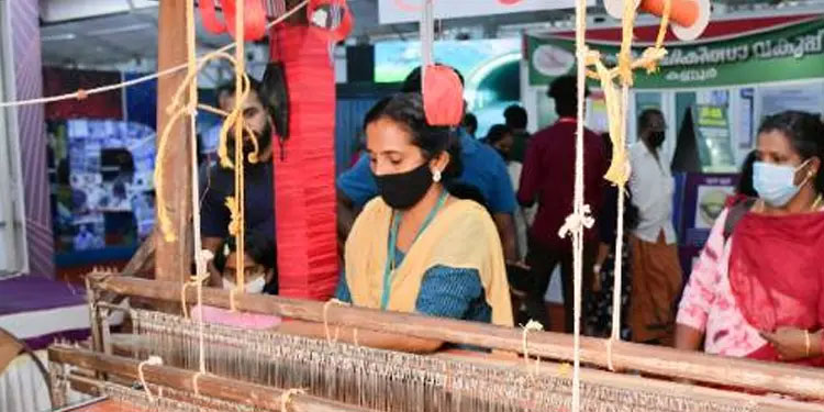 സ്‌കൂൾ യൂണിഫോം: കൈത്തറി നെയ്ത്ത് തൊഴിലാളികളുടെ കൂലി വിതരണം നാളെ മുതൽ
