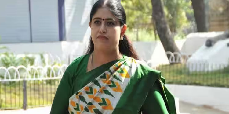 ഹാട്രിക്ക് വിജയം നേടിയ കോൺഗ്രസ് എംഎൽഎ, ബിജെപിയിൽ പോകാൻ രാജിവച്ചു; ഇപ്പോ സീറ്റില്ല വിജയധാരണിക്ക്