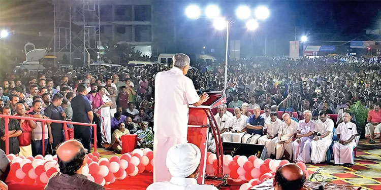 സംഘപരിവാർ അജൻഡയ്‌ക്ക്‌  മുന്നിൽ മുട്ടുമടക്കില്ല: മുഖ്യമന്ത്രി