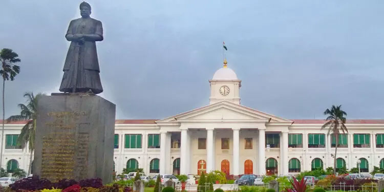 സർക്കാർ ജീവനക്കാർക്ക് ശമ്പളവിതരണം തുടങ്ങി; പ്രതിദിനം 50,000 രൂപ മാത്രം പിൻവലിക്കാം