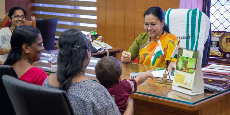 അപൂർവ രോഗം ബാധിച്ച കുഞ്ഞിന്റെ ചികിത്സ ഉറപ്പാക്കി; സുരേഷ് ​ഗോപി അധിക്ഷേപിച്ച അമ്മയും കുഞ്ഞും മന്ത്രിയെ കാണാനെത്തി