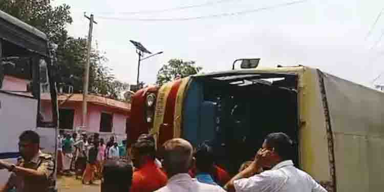 കെഎസ്ആര്‍ടിസി ബസ് കാറുമായി കൂട്ടിയിടിച്ച് മറിഞ്ഞു; നിരവധി പേര്‍ക്ക് പരുക്ക്