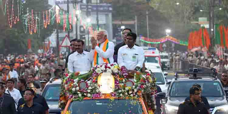 മോദിക്കെതിരെ തെരഞ്ഞെടുപ്പ് കമ്മീഷനിൽ പരാതി; ചട്ടലംഘനം നടത്തി സര്‍ക്കാര്‍ അതിഥി മന്ദിരം ഉപയോഗിച്ചത് കുറ്റം