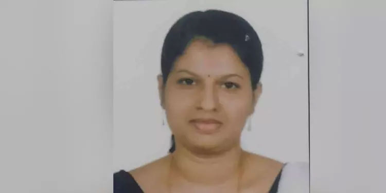 പട്ടാപ്പകൽ യുവതിയെ വെട്ടിക്കൊലപ്പെടുത്തി കത്തിച്ച സംഭവം; പ്രണയനൈരാശ്യമെന്ന് നി​ഗമനം