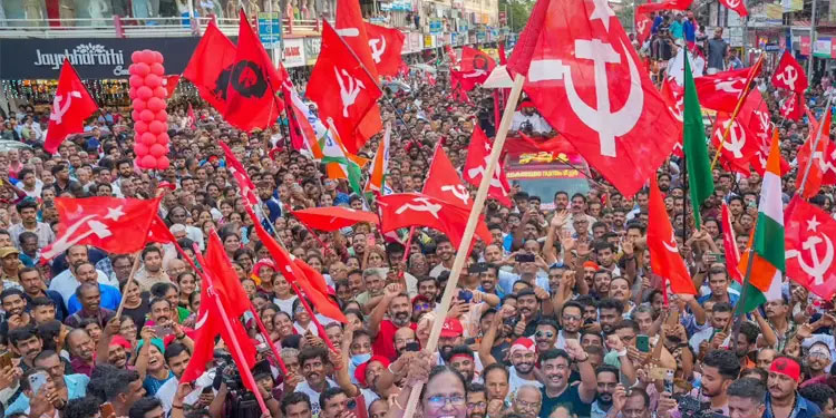 പരസ്യപ്രചാരണം അവസാനിച്ചു; ആവേശമായി കൊട്ടിക്കലാശം: കേരളം ഇനി പോളിങ് ബൂത്തിലേക്ക്
