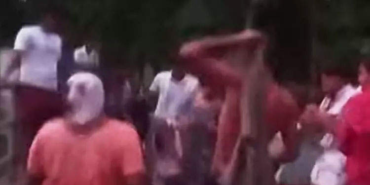 പരസ്യ മദ്യപാനം പൊലീസില്‍ അറിയിച്ച എസ്.ടി പ്രമോട്ടർക്ക് ക്രൂരമർദനം; 10 പേർക്കെതിരെ കേസ്