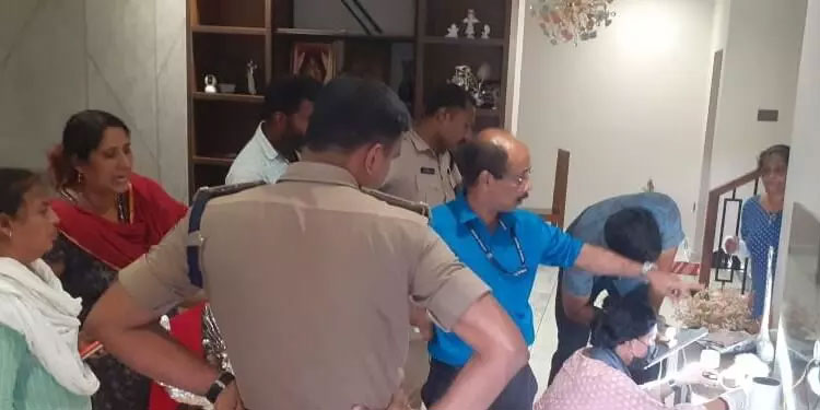 അടച്ചിട്ട വീട് കുത്തിത്തുറന്ന് മോഷണം; സ്വർണാഭരണങ്ങളും പണവും കവർന്നു