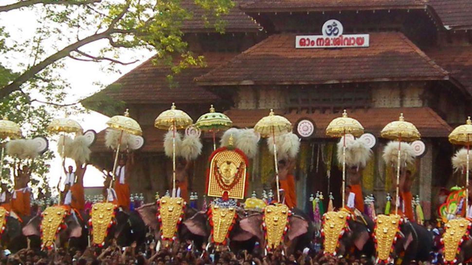നിറക്കാഴ്ചയൊരുക്കി തൃശൂര്‍ പൂരം ; അടുത്ത കുടമാറ്റത്തിന് ഒരു വര്‍ഷം നീണ്ട കാത്തിരിപ്പ്
