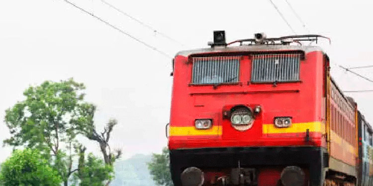 പരശുറാം, വെസ്റ്റ്‌കോസ്റ്റ് എക്സ്പ്രസുകൾ പതിവുപോലെ സർവീസ് നടത്തും; സമയക്രമം മാറ്റിയത് റദ്ദാക്കി