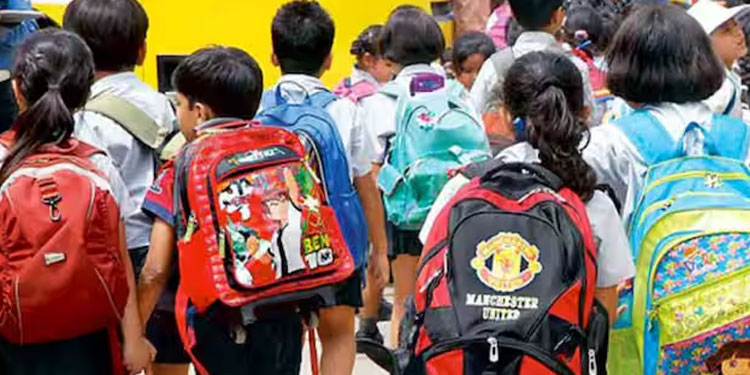 കര്‍ശന നിർദേശം നൽകി മന്ത്രി; സ്കൂൾ തുറക്കുന്നതിന് മുമ്പ് സമ്പൂര്‍ണ ശുചീകരണം നടത്തണം, 25ന് ശുചീകരണ ദിനം