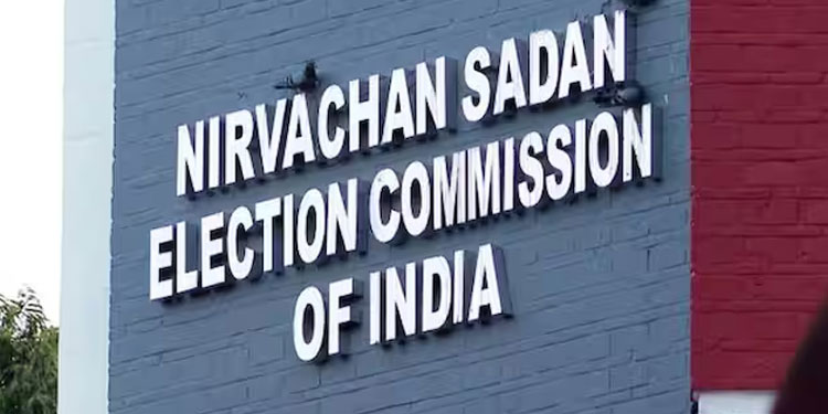 ‘രാജഭക്തിയുടെ മികച്ച ഉദാഹരണം’: പ്രധാനമന്ത്രിക്കെതിരെ നടപടിയില്ല, തെരഞ്ഞെടുപ്പ് കമ്മീഷനെതിരെ കോണ്ഗ്രസ്
