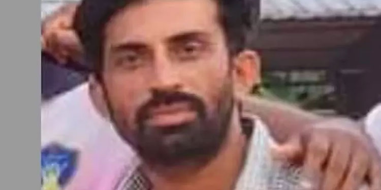 ക്രിക്കറ്റ് കളിക്കുന്നതിനിടെ യുവാവ് കുഴഞ്ഞുവീണ് മരിച്ചു