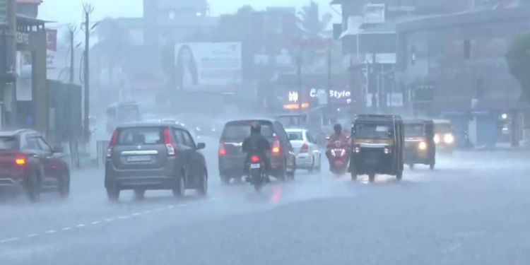 സംസ്ഥാനത്ത് ഇന്ന് മഴക്കെടുതികളില്‍ നാല് മരണം ; കോട്ടയത്ത് ഉരുള്‍പൊട്ടല്‍