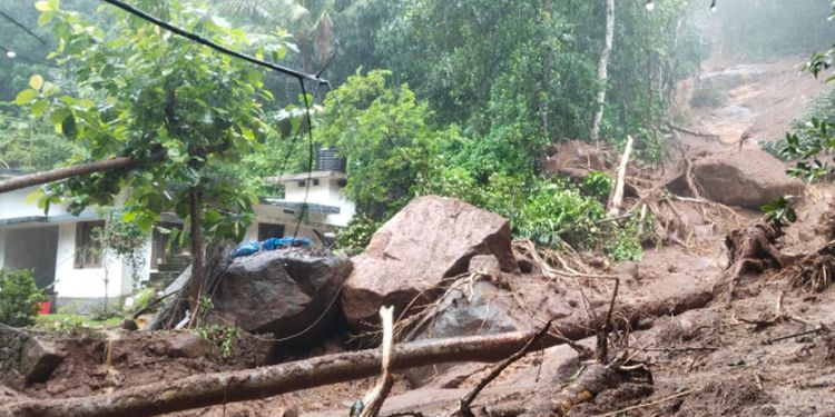 കോട്ടയം ഭരണങ്ങാനം ഇടമറുകിൽ ഉരുൾപൊട്ടി ; ആളപായമില്ല