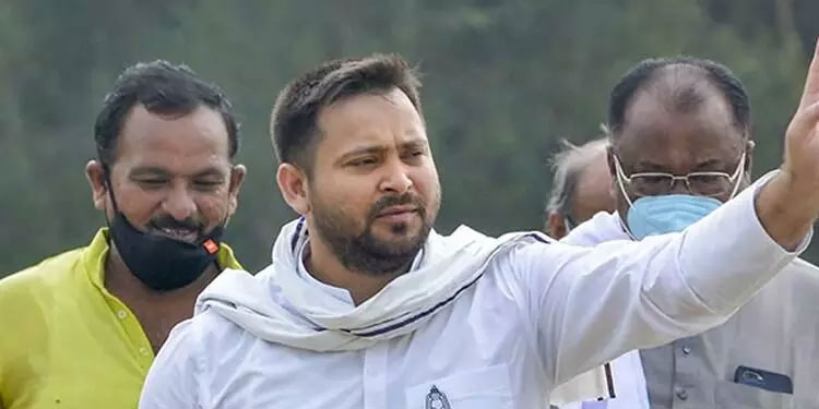 കിങ് മേക്കറാണെങ്കിൽ ബിഹാറിന് പ്രത്യേക പദവി നേടിയെടുക്കൂ; നിതീഷിനോട് തേജസ്വി