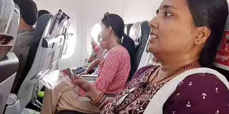 എ.സി പ്രവർത്തിച്ചില്ല; ഡൽഹിയിൽ വിമാന യാത്രക്കാർക്ക് ദുരിതം