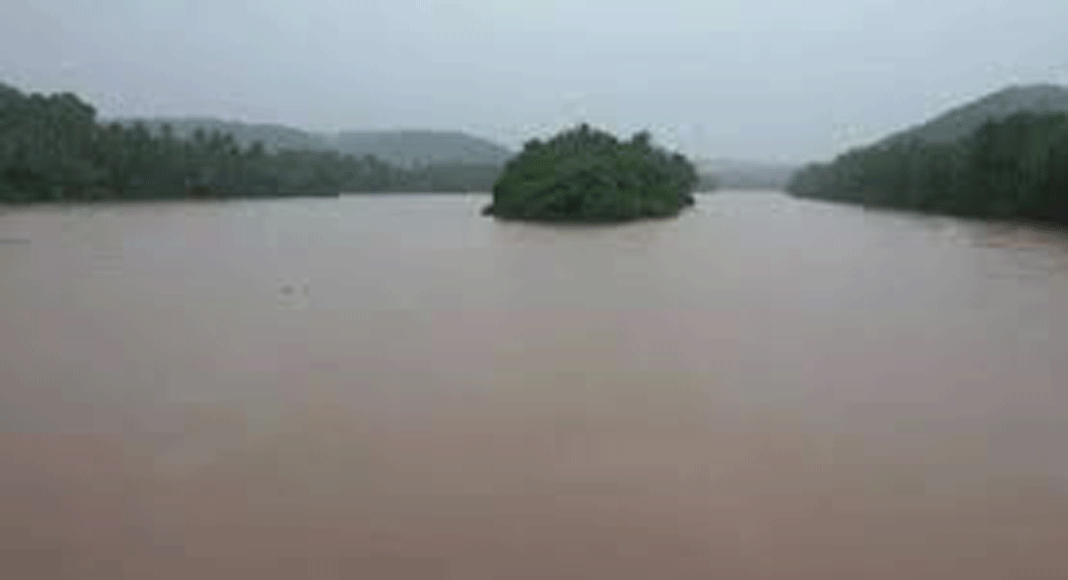 നദികളിലെ ജലനിരപ്പ് അപകടകരമായി ഉയരുന്നു