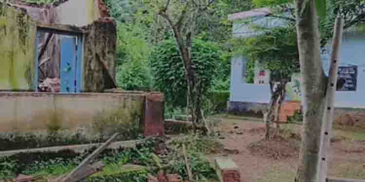‘ഏത് നിമിഷവും കെട്ടിടം നിലം പതിക്കാം’; ‘കുഞ്ഞുങ്ങളെ അംഗൻവാടിയിലേക്ക് അയക്കരുത്’, അപേക്ഷയുമായി അധ്യാപിക