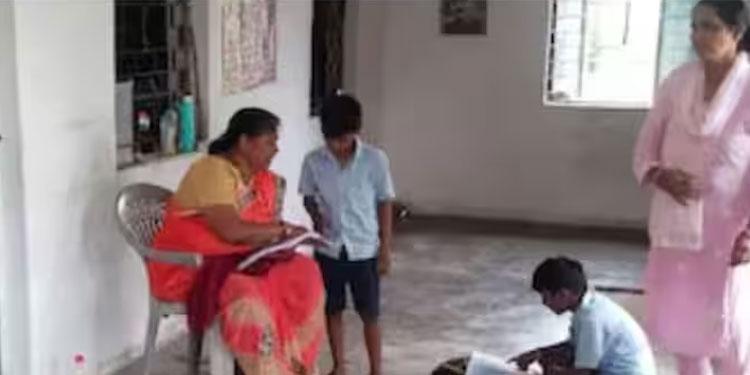 മധ്യപ്രദേശിലെ സര്‍ക്കാര്‍ സ്കൂളില്‍ ഒമ്പത് വിദ്യാര്‍ത്ഥികള്‍ക്കായി എട്ട് അധ്യാപകര്‍