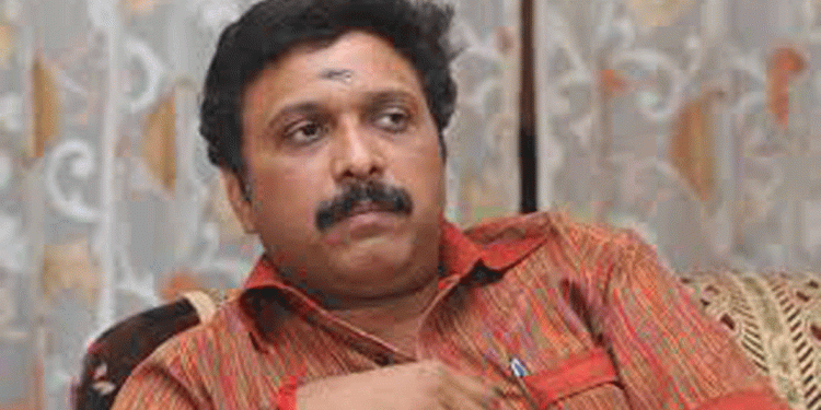 ഇരുചക്ര വാഹനത്തിന് പിന്നിലിരുന്ന് ഡ്രൈവ് ചെയ്യുന്നയാളോട് സംസാരിക്കുന്നത് തടയാനുള്ള നടപടി അപ്രായോ​ഗികമെന്ന് ​ഗതാ​ഗത മന്ത്രി കെ ബി ​ഗണേഷ് കുമാർ