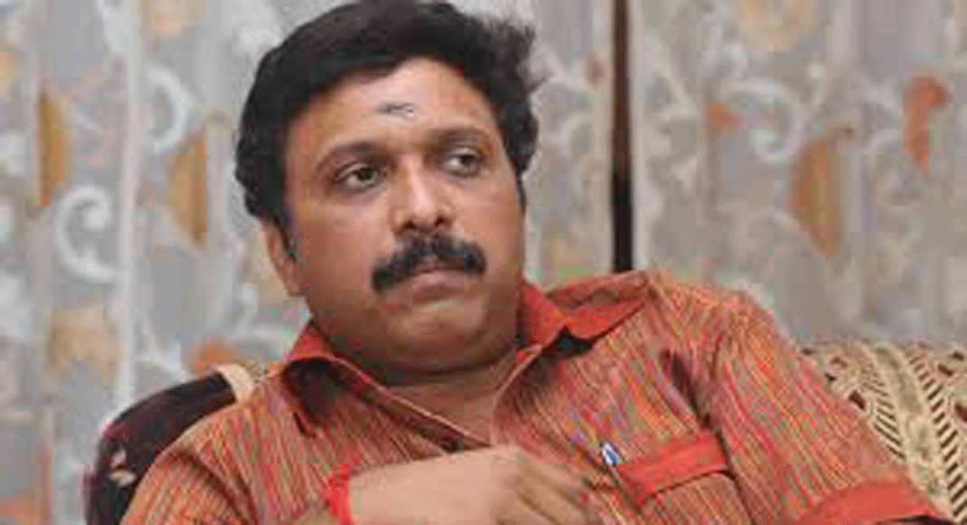 ഇരുചക്ര വാഹനത്തിന് പിന്നിലിരുന്ന് ഡ്രൈവ് ചെയ്യുന്നയാളോട് സംസാരിക്കുന്നത് തടയാനുള്ള നടപടി അപ്രായോ​ഗികമെന്ന് ​ഗതാ​ഗത മന്ത്രി കെ ബി ​ഗണേഷ് കുമാർ